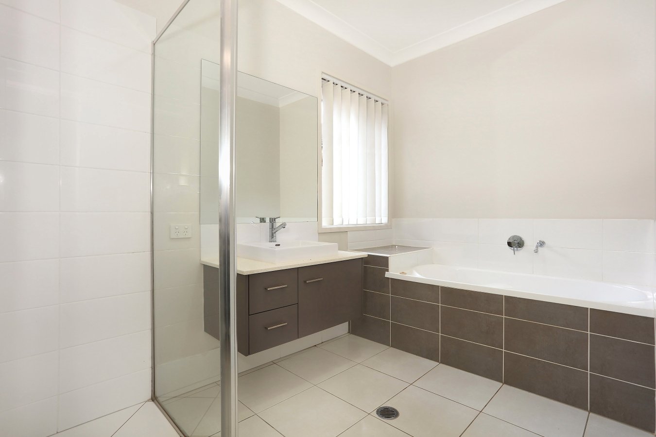 14 Avondale Drive PIMPAMA 17