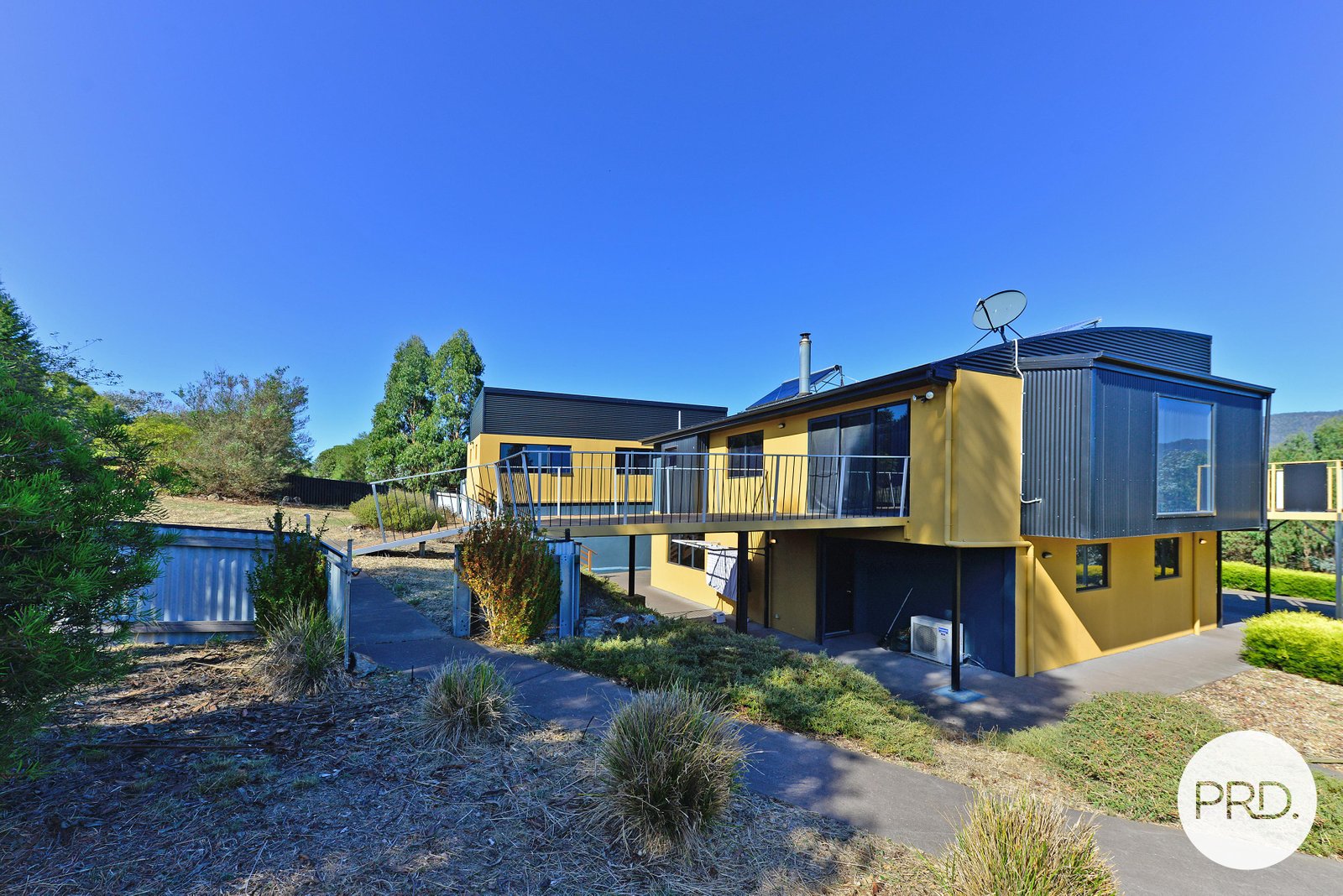 14 Bastian Street LAWITTA 4