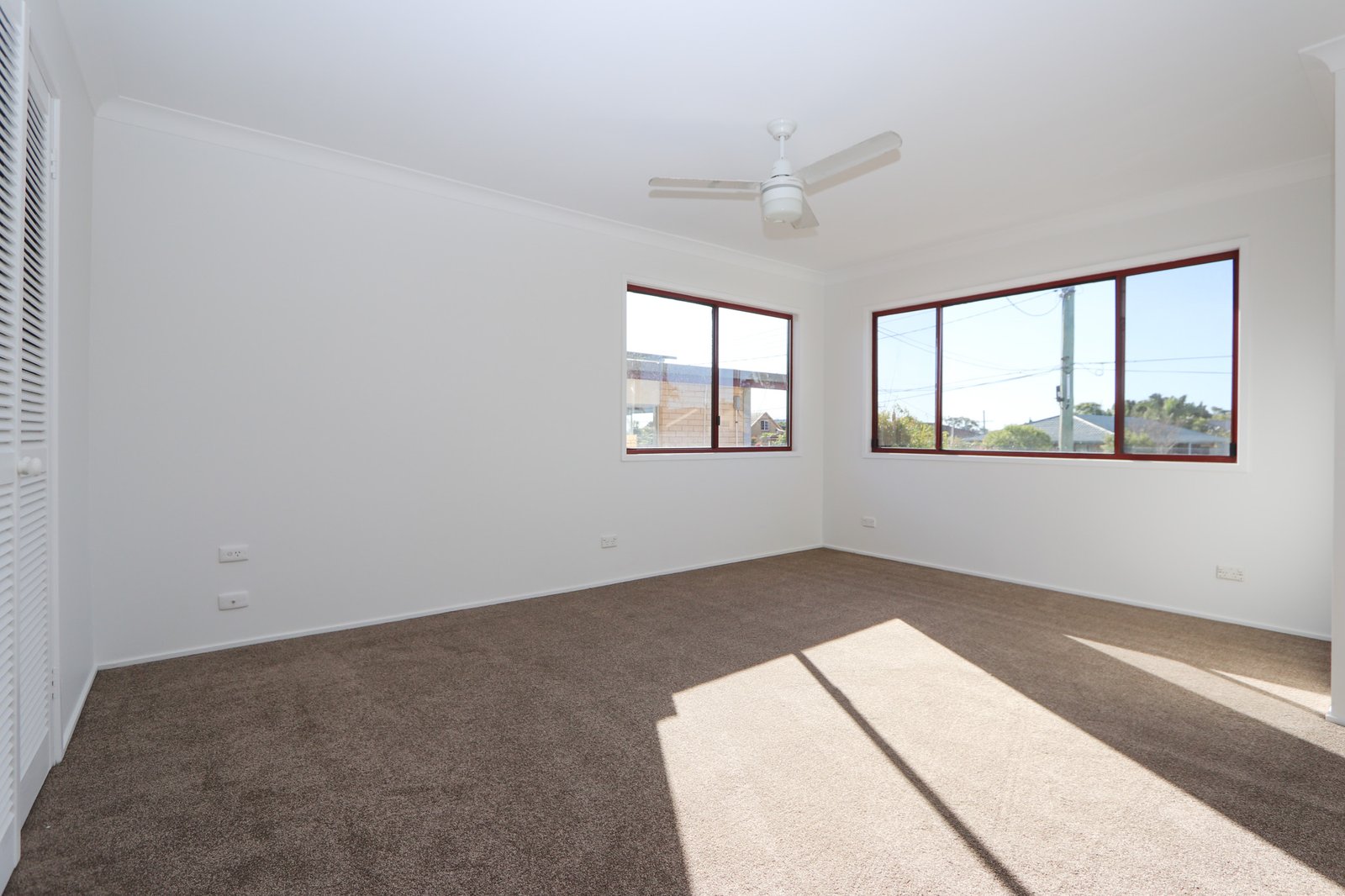 14 Beitz Avenue LABRADOR 7