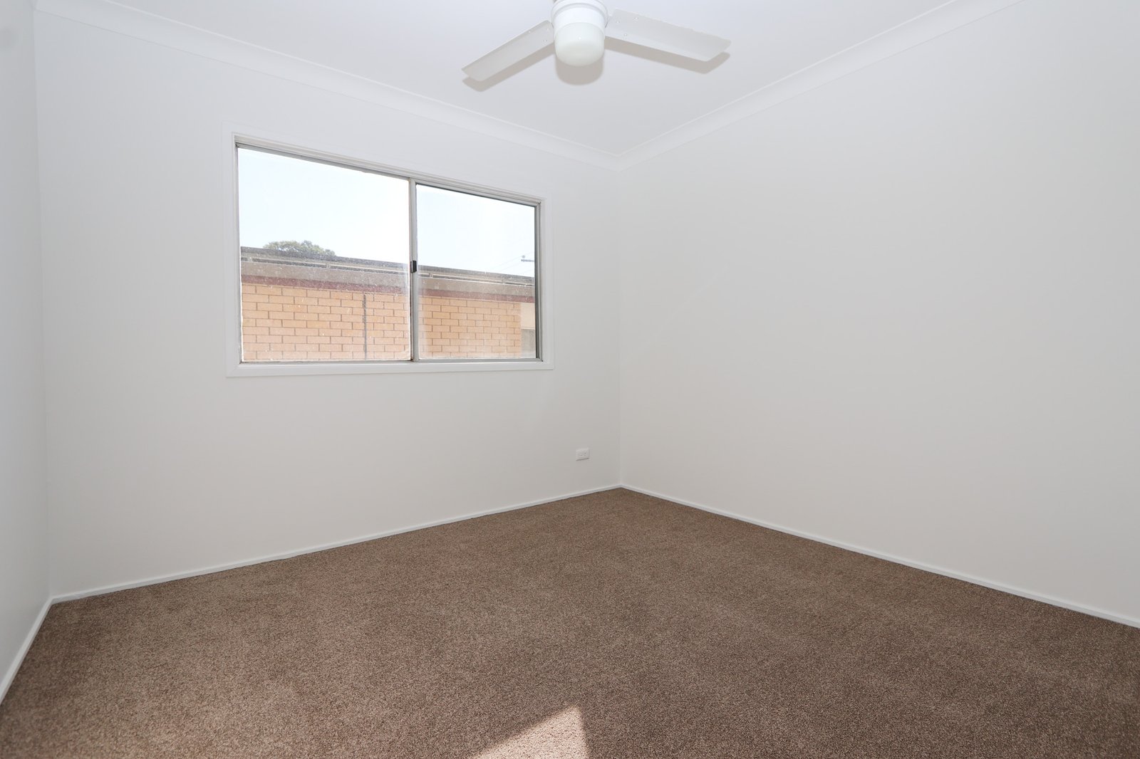 14 Beitz Avenue LABRADOR 8