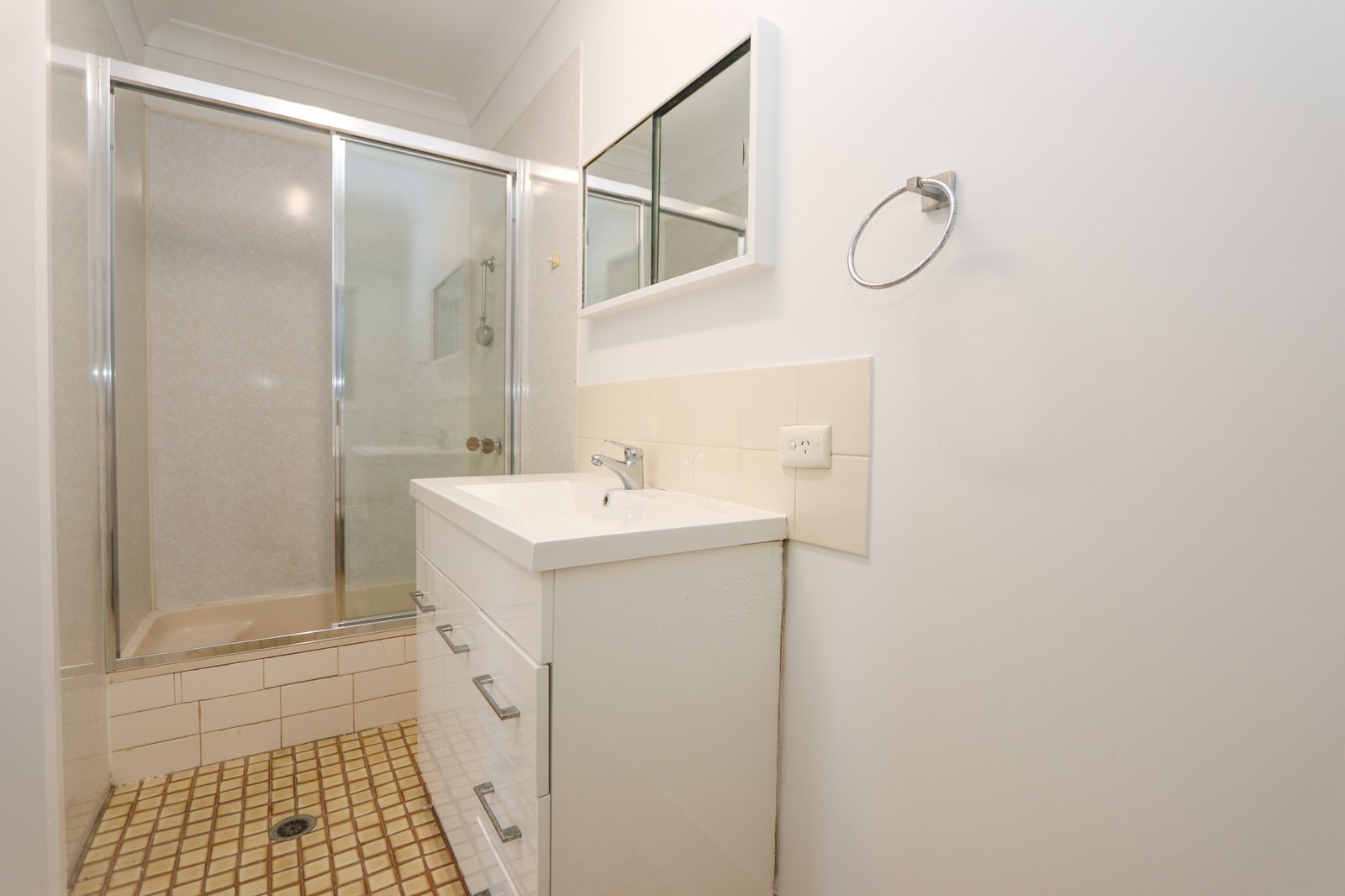 14 Beitz Avenue LABRADOR 20