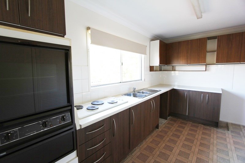 14 Beitz Avenue LABRADOR 2