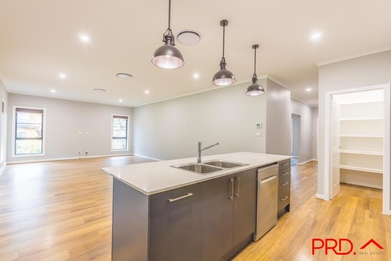 14 Bellbird Street TAMWORTH 2