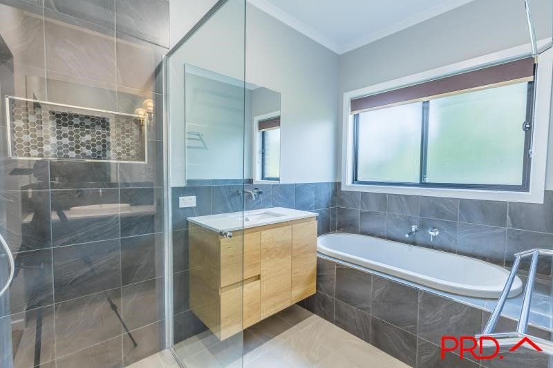 14 Bellbird Street TAMWORTH 4