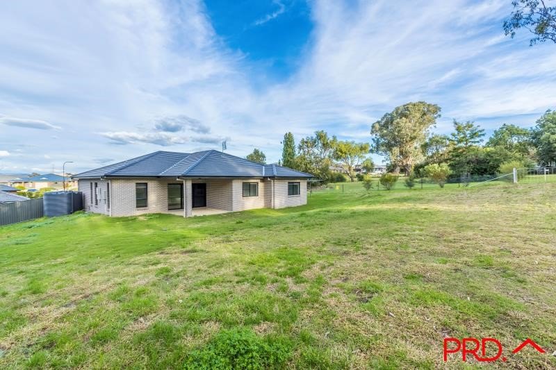 14 Bellbird Street TAMWORTH 8