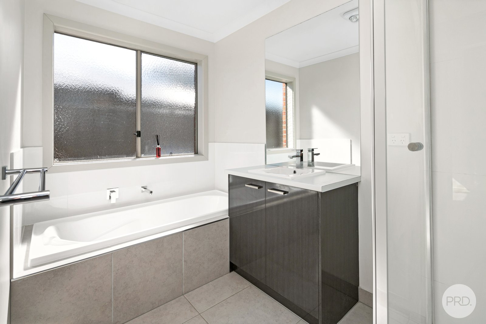 14 Bennett Street CANADIAN 11