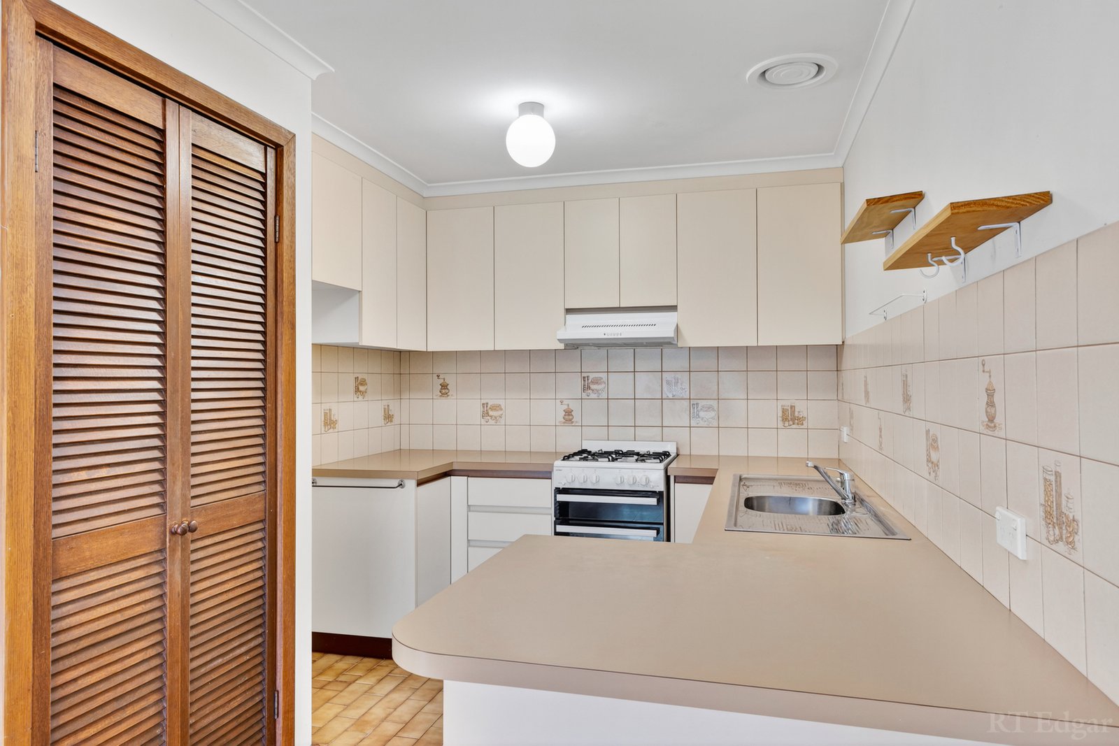 Real Estate and Property in 1/4 Birdie Court, North Geelong, VIC