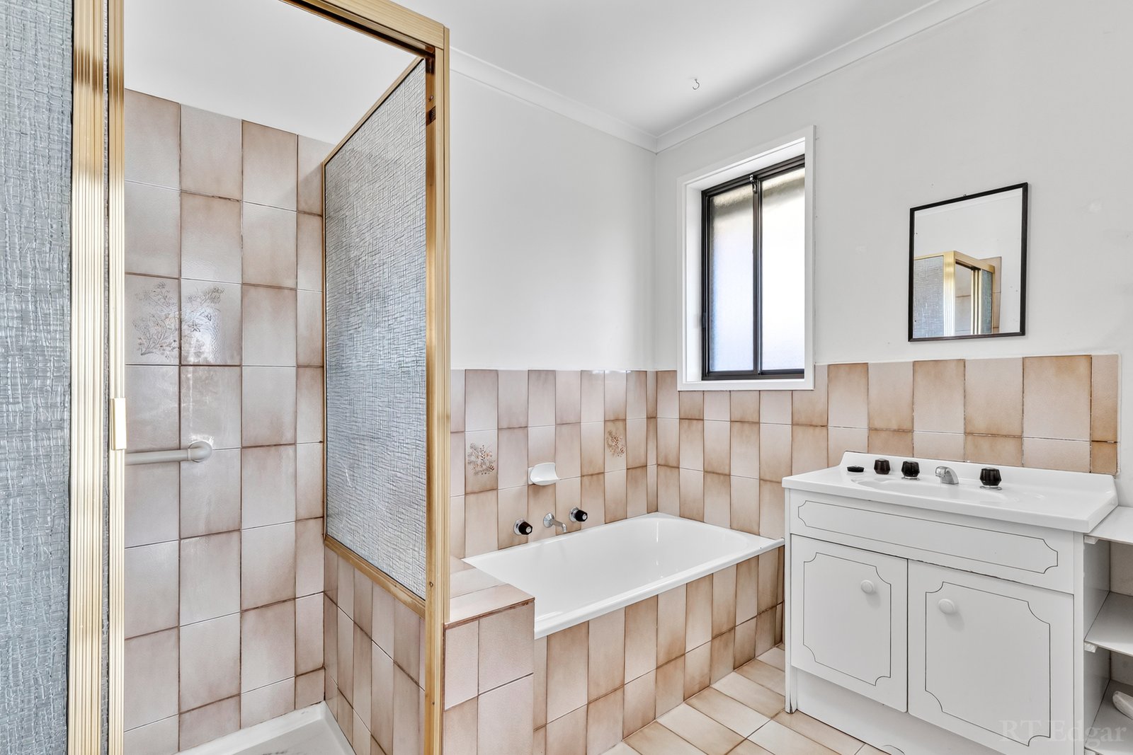 Real Estate and Property in 1/4 Birdie Court, North Geelong, VIC