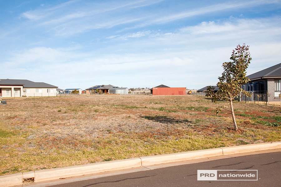 14 Bluebell Way TAMWORTH 1