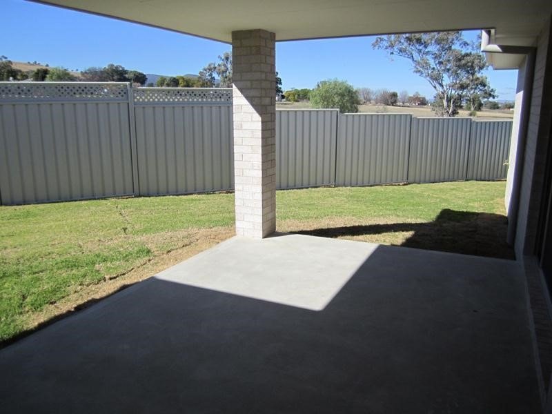 14 Brushbox Grove OXLEY VALE 7