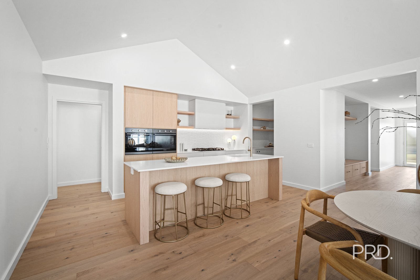 14 Burt Street GOBBAGOMBALIN 3