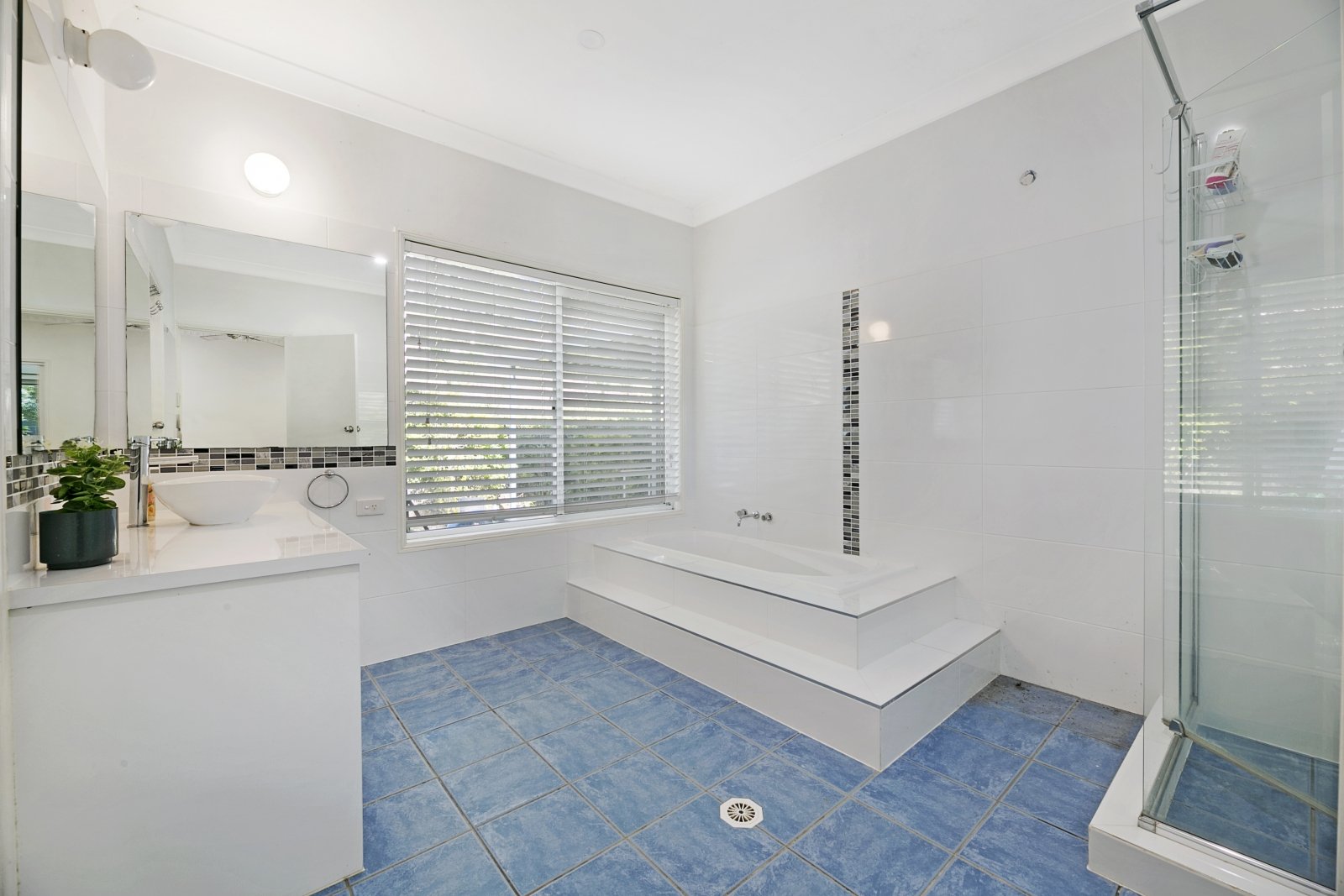 14 Carapook Crescent TALLEBUDGERA 17