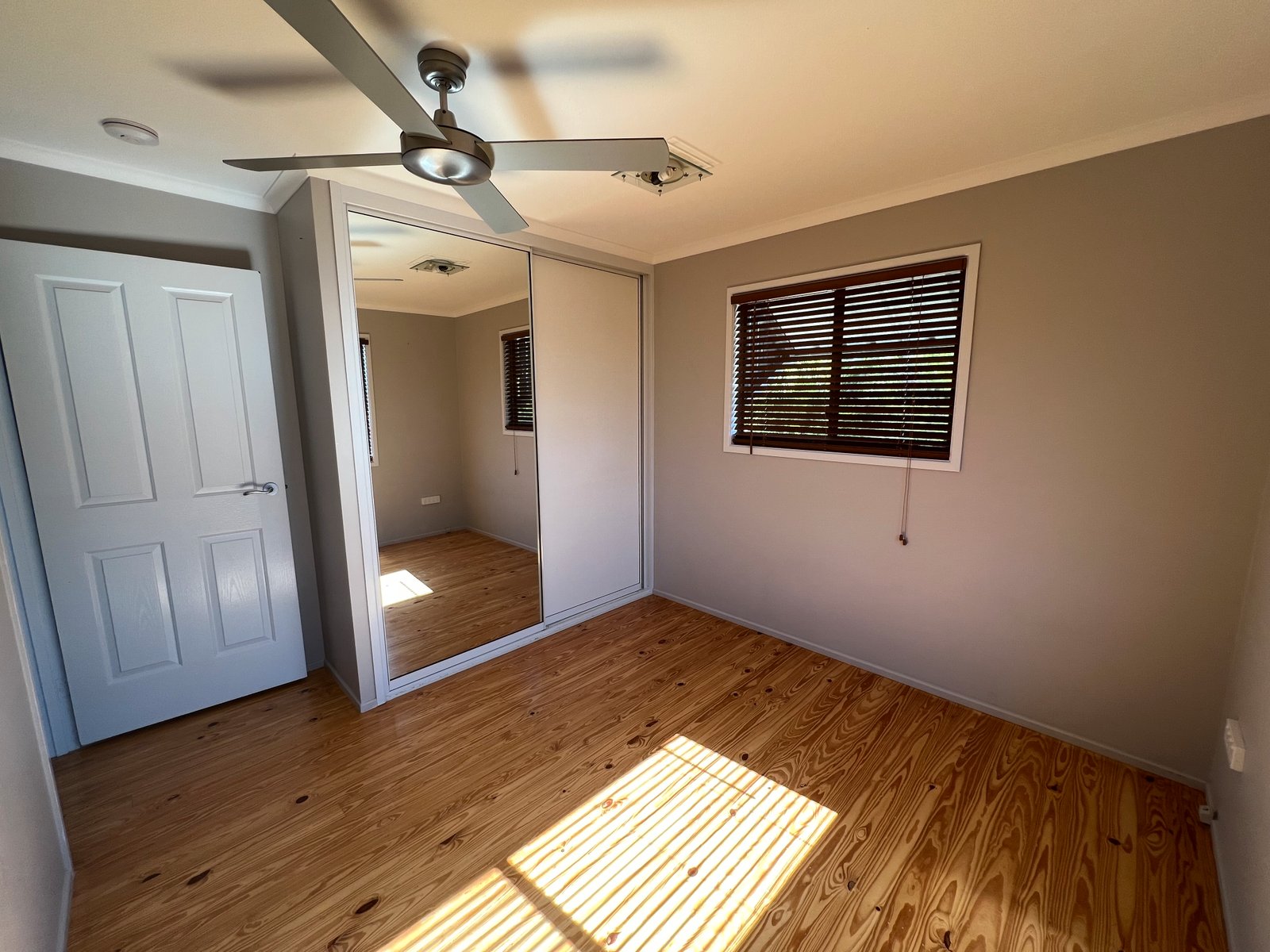 14 Carinya Drive CLINTON 12