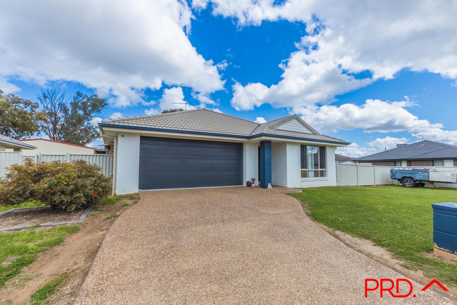 14 Carnegie Place TAMWORTH 2