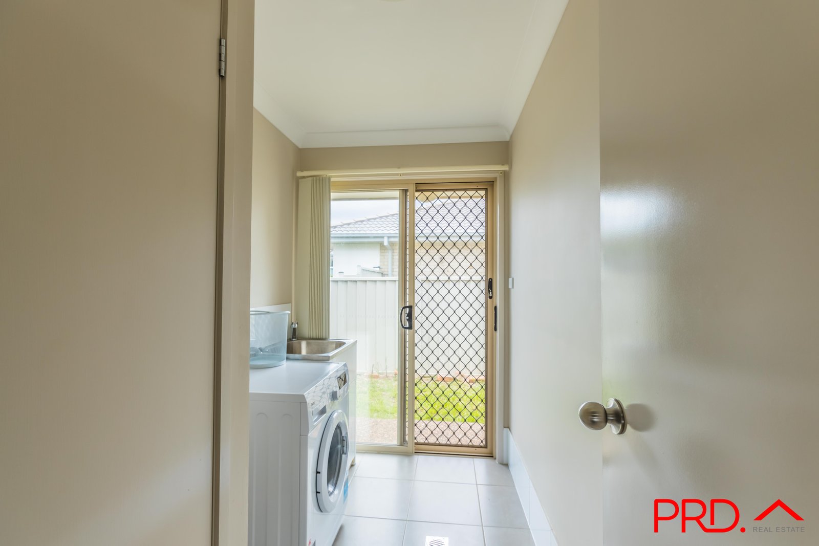 14 Carnegie Place TAMWORTH 9