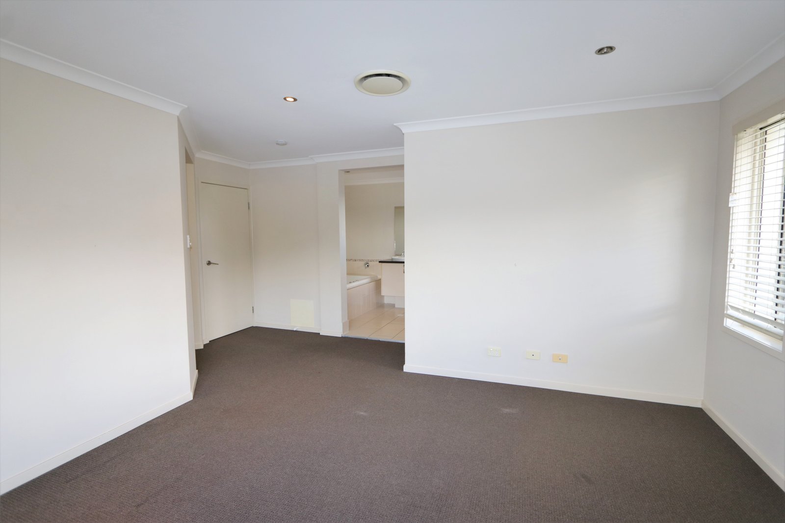 14 Casuarina Drive MOLENDINAR 12