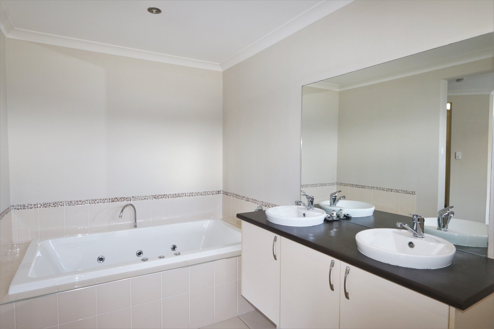14 Casuarina Drive MOLENDINAR 13