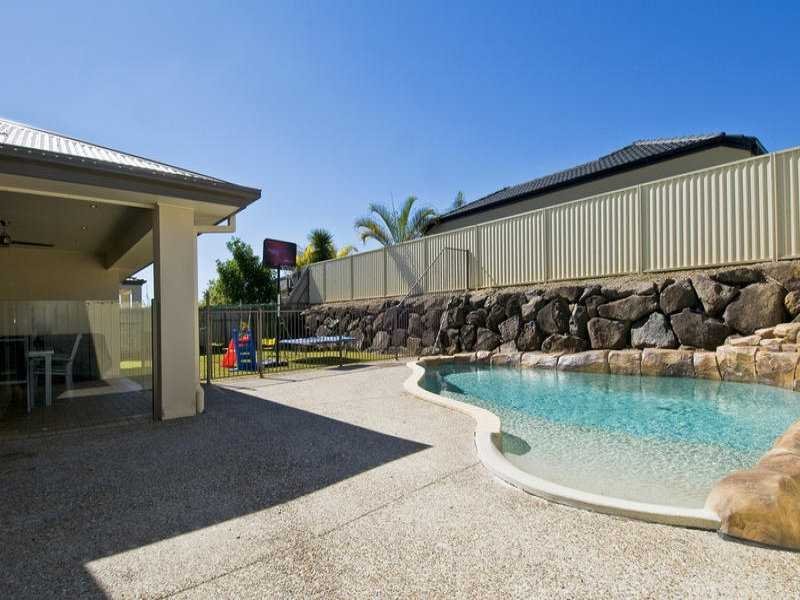 14 Casuarina Drive MOLENDINAR 1