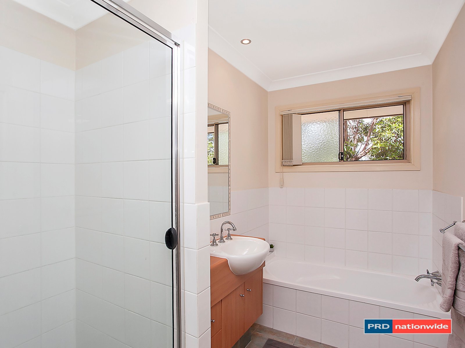 1/4 Comore Drive VARSITY LAKES 6