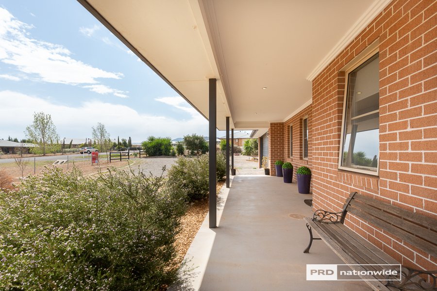14 Conjola Drive TAMWORTH 2
