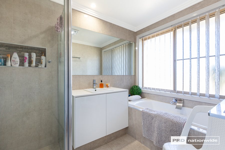 14 Conjola Drive TAMWORTH 5