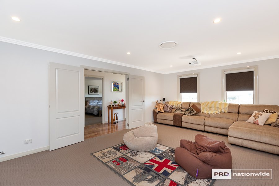 14 Conjola Drive TAMWORTH 7