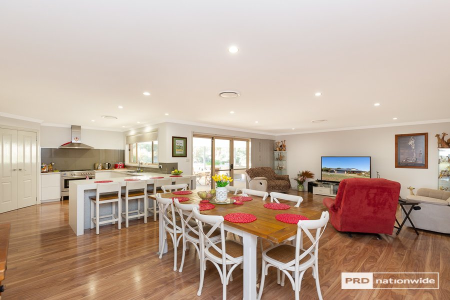 14 Conjola Drive TAMWORTH 9