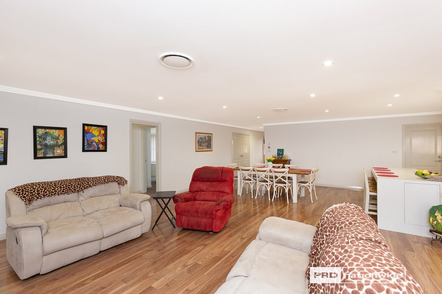 14 Conjola Drive TAMWORTH 10