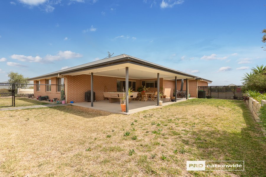 14 Conjola Drive TAMWORTH 16