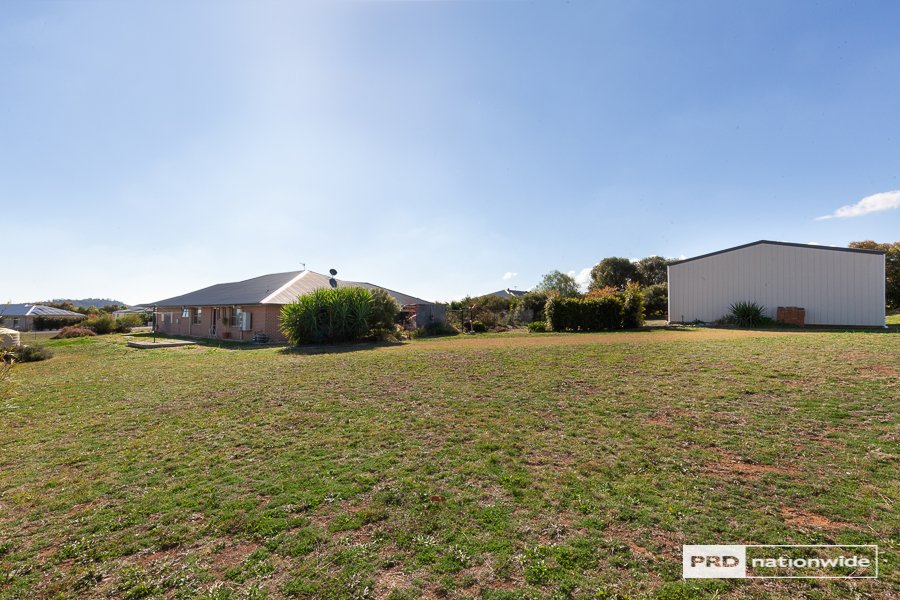 14 Conjola Drive TAMWORTH 18