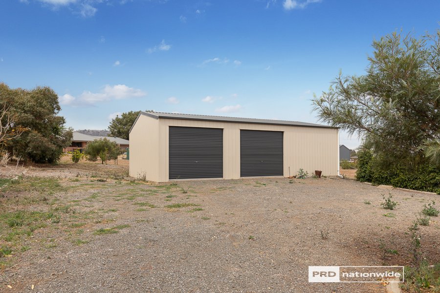 14 Conjola Drive TAMWORTH 19