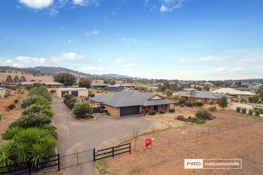 14 Conjola Drive TAMWORTH 21