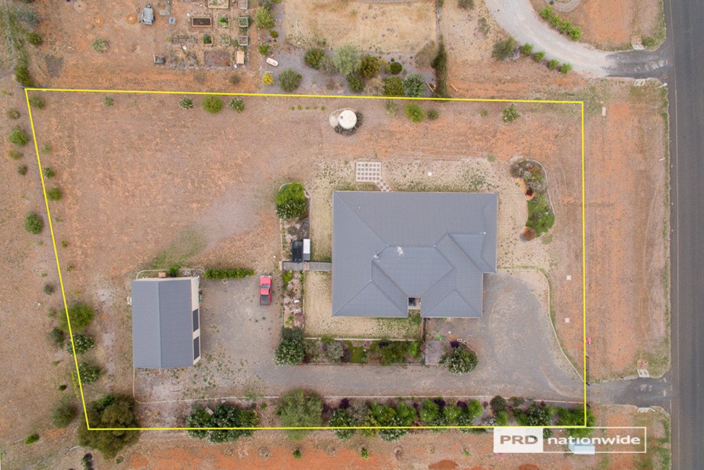 14 Conjola Drive TAMWORTH 23
