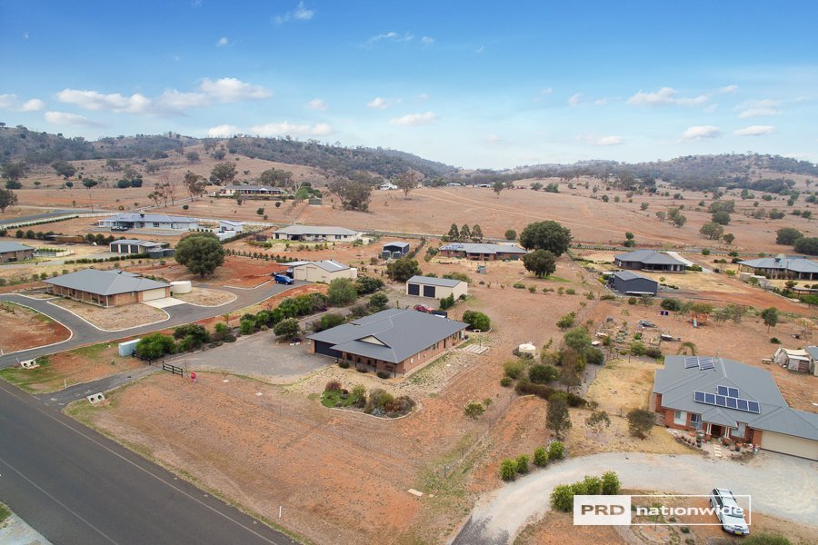 14 Conjola Drive TAMWORTH 25