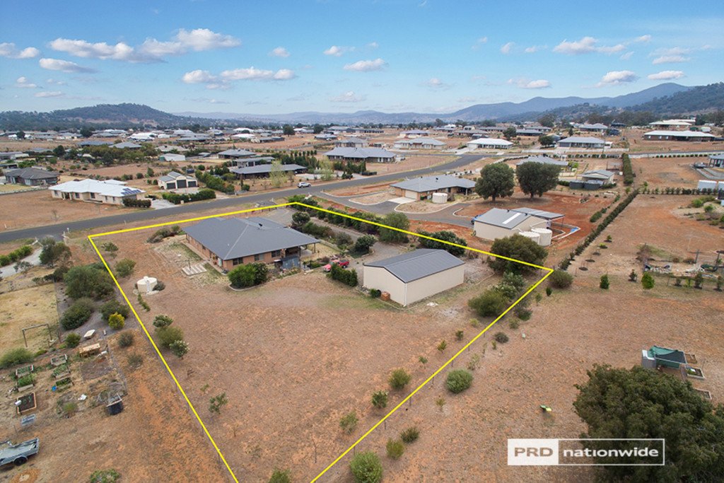 14 Conjola Drive TAMWORTH 26