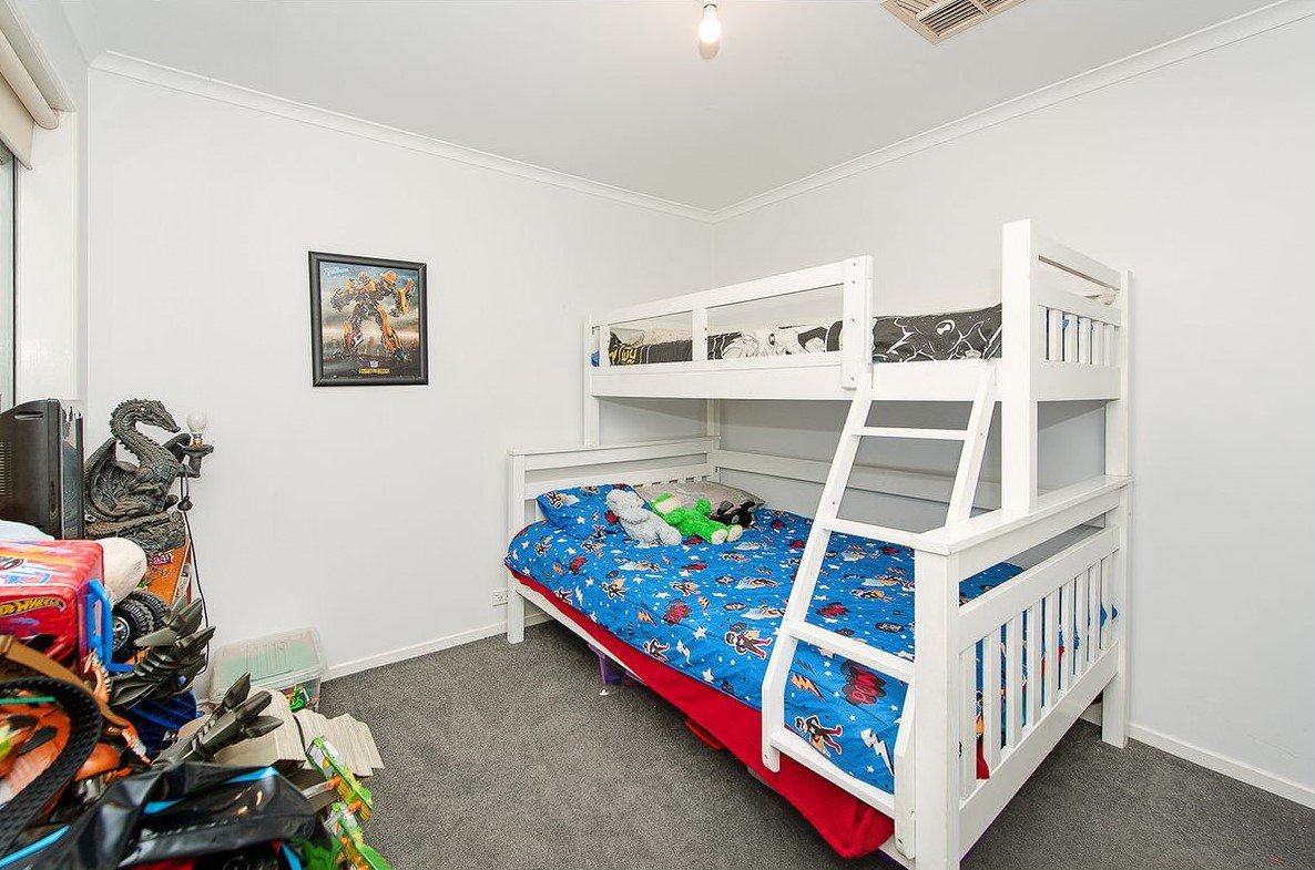 14 Cooper Close GLENROY 8