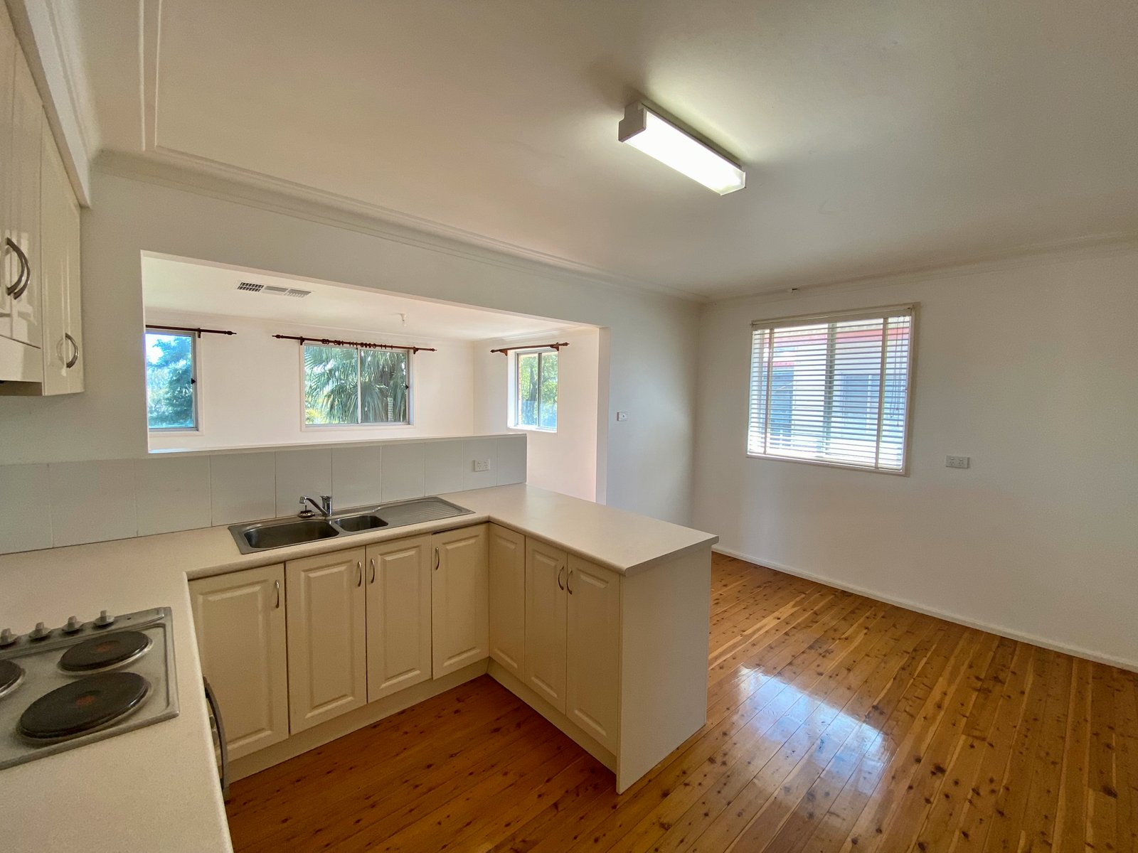 14 Cypress Street SOUTH TAMWORTH 8