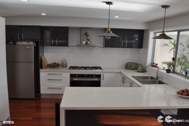 14 Daffodil Street TALLEBUDGERA 11