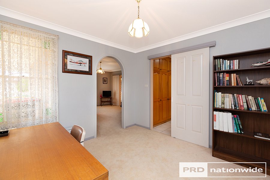 14 Dibar Drive TAMWORTH 6