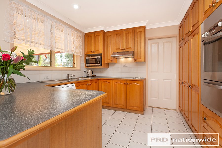 14 Dibar Drive TAMWORTH 7