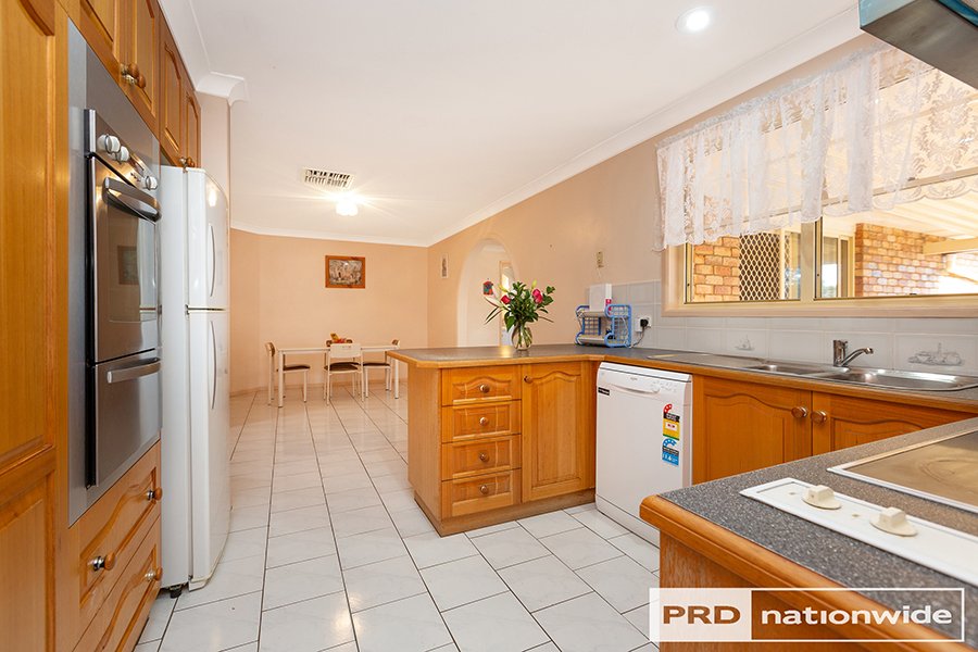 14 Dibar Drive TAMWORTH 8