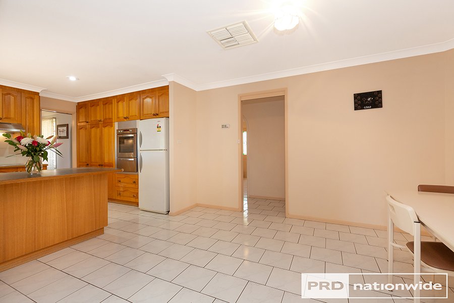 14 Dibar Drive TAMWORTH 10