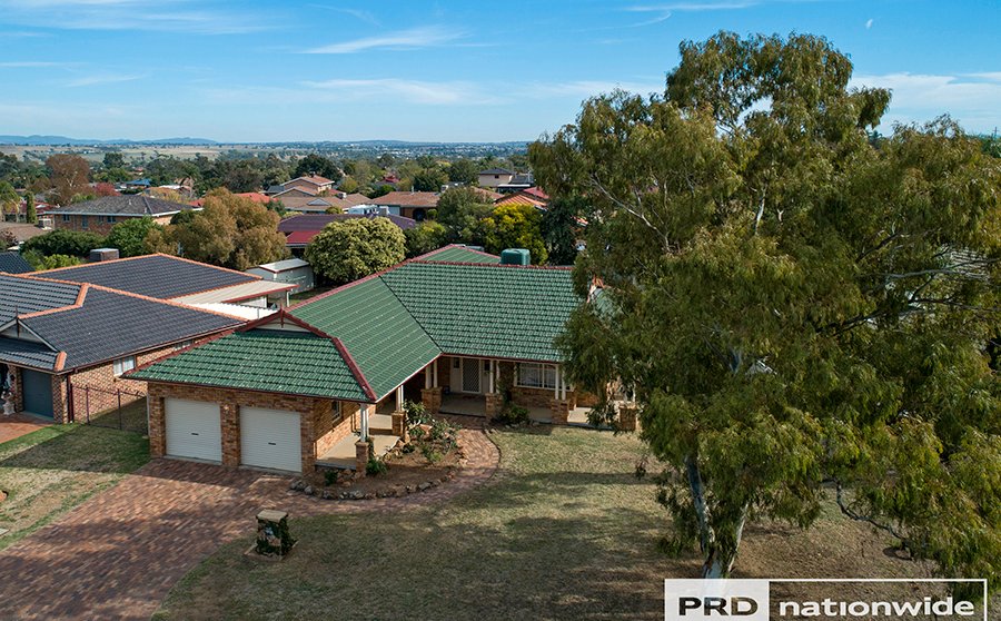 14 Dibar Drive TAMWORTH 21