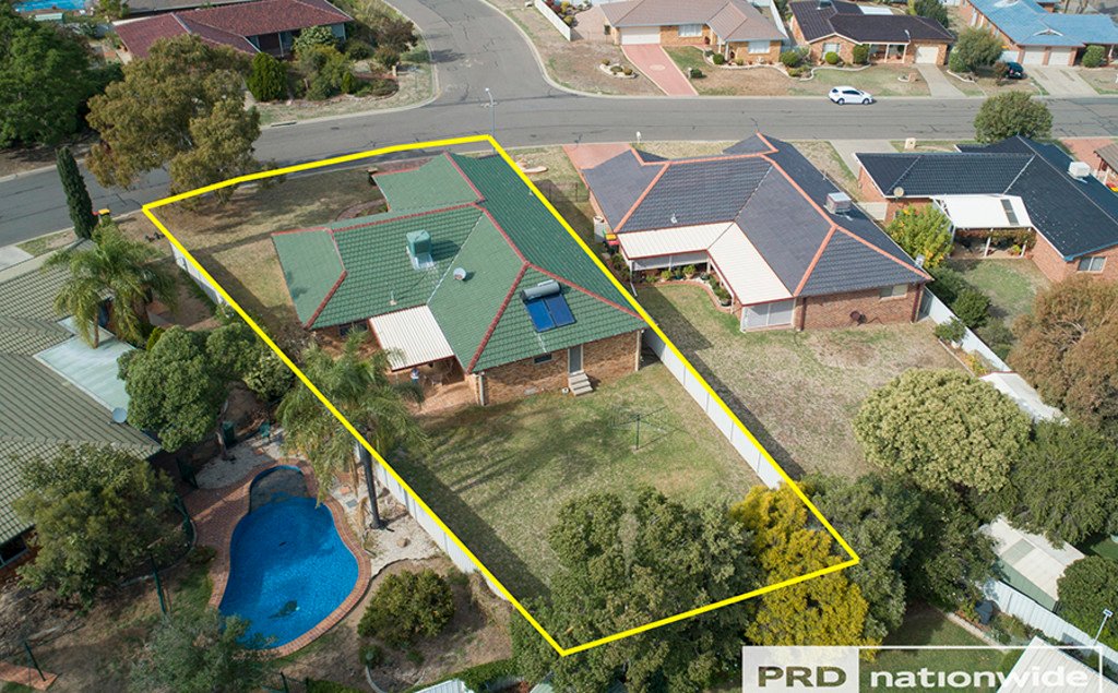 14 Dibar Drive TAMWORTH 24