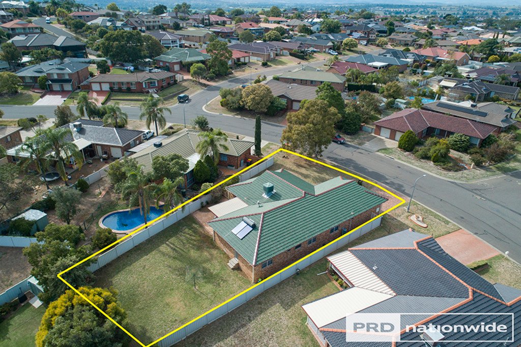 14 Dibar Drive TAMWORTH 25