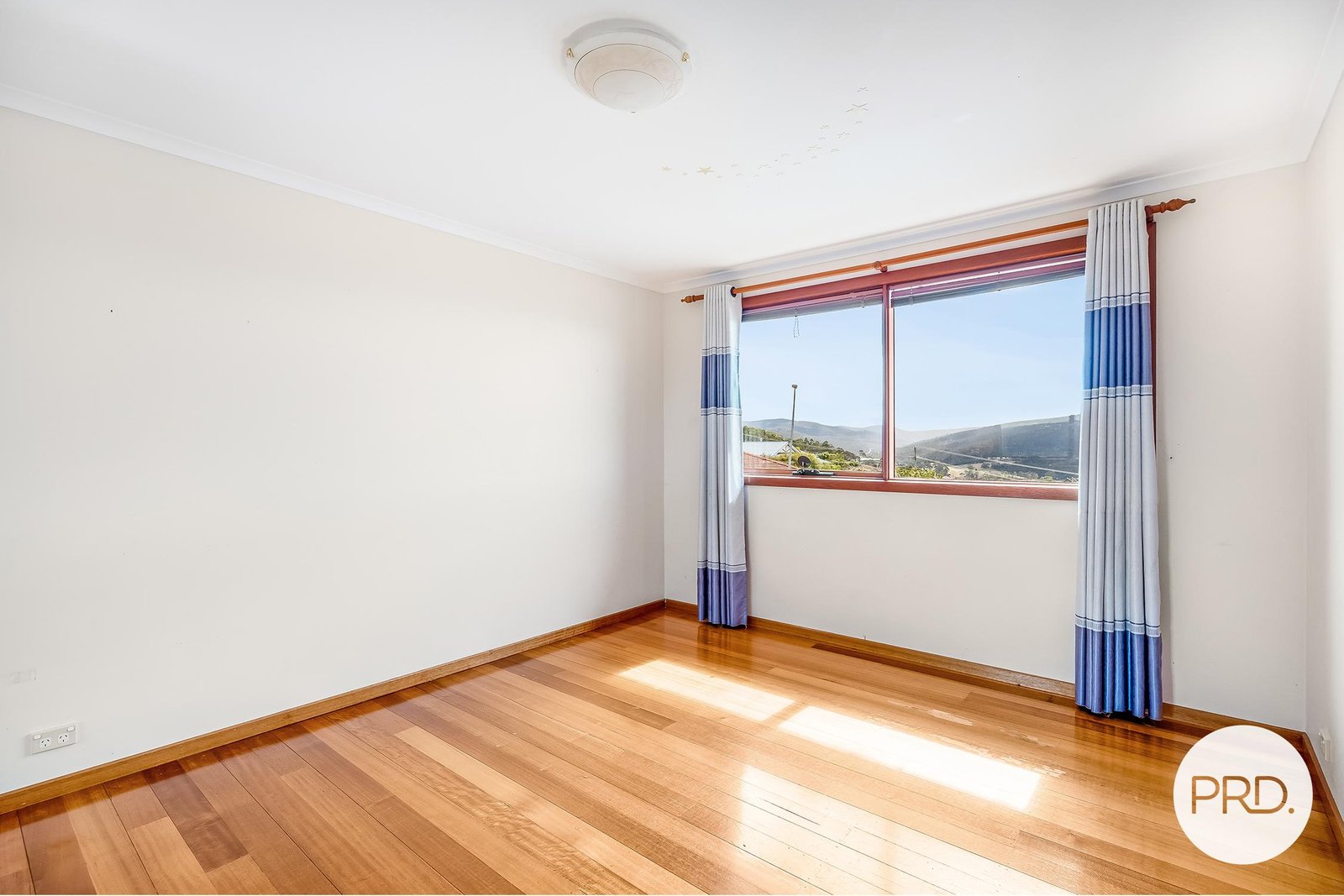 14 Donohoe Gardens KINGSTON BEACH 26