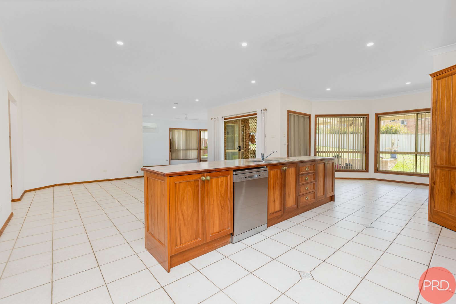 14 Douglas Close LARGS 7