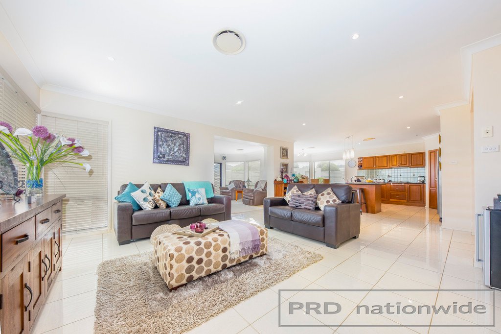 14 Drayton Crescent THORNTON 7