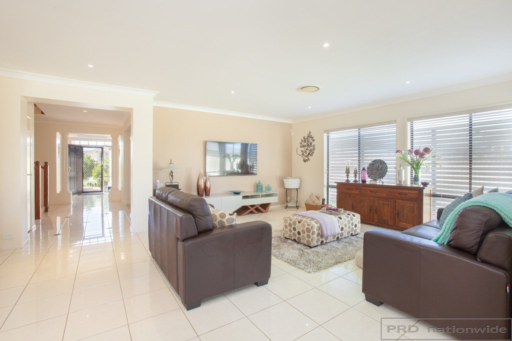 14 Drayton Crescent THORNTON 8