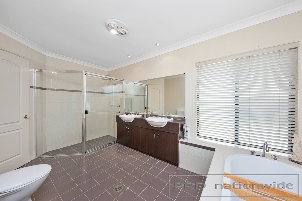 14 Drayton Crescent THORNTON 22